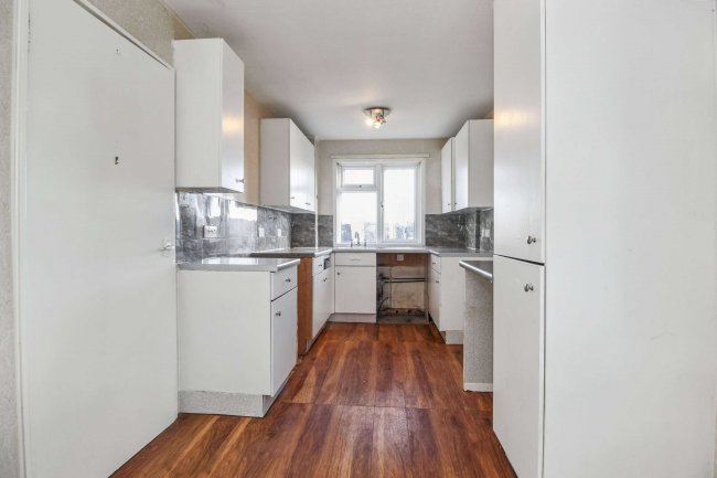 14 Heddon Walk, Hawkshead, Bradford, West Yorkshire, BD5 0TE 2