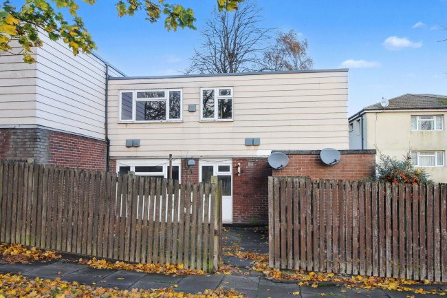 14 Heddon Walk, Hawkshead, Bradford, West Yorkshire, BD5 0TE 2