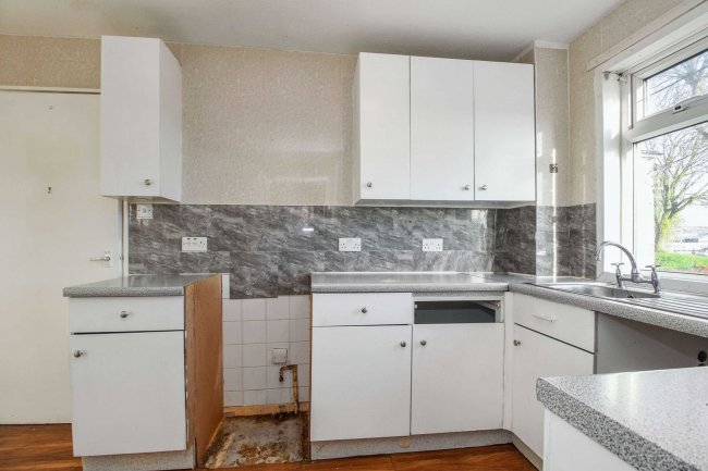 14 Heddon Walk, Hawkshead, Bradford, West Yorkshire, BD5 0TE 2