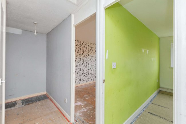 3 Swale Path, Bedford, Bedfordshire, MK41 7XS 2