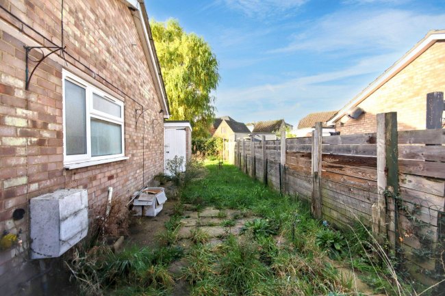 3 The Rhees, Colne, Huntingdon, Cambridgeshire PE28 3NA 2