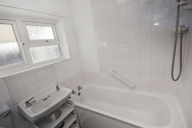 3 The Rhees, Colne, Huntingdon, Cambridgeshire PE28 3NA 2