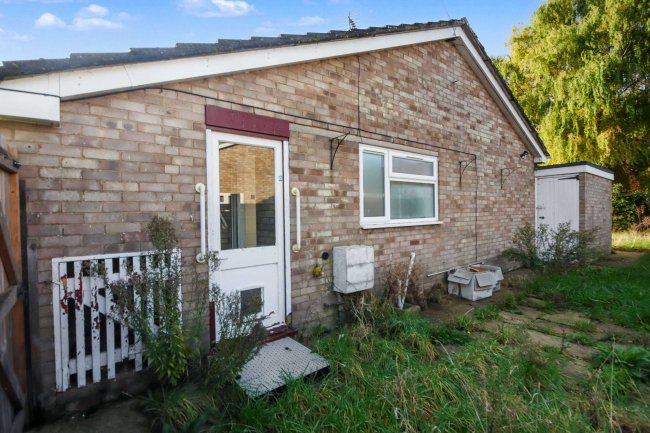 3 The Rhees, Colne, Huntingdon, Cambridgeshire PE28 3NA 2