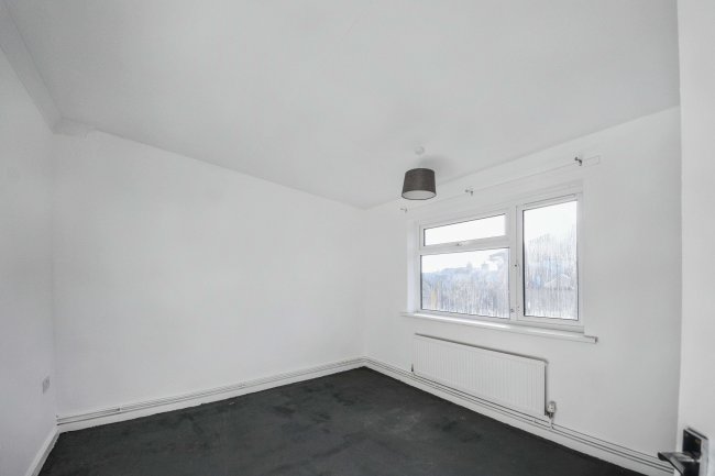 6 Russell Court, St. Neots, Cambridgeshire PE19 1AZ 5