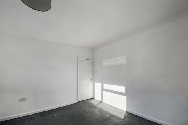 6 Russell Court, St. Neots, Cambridgeshire PE19 1AZ 5