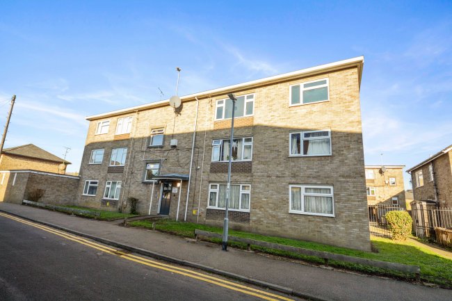 6 Russell Court, St. Neots, Cambridgeshire PE19 1AZ 5