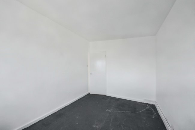 6 Russell Court, St. Neots, Cambridgeshire PE19 1AZ 5