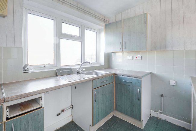 6 Russell Court, St. Neots, Cambridgeshire PE19 1AZ 5