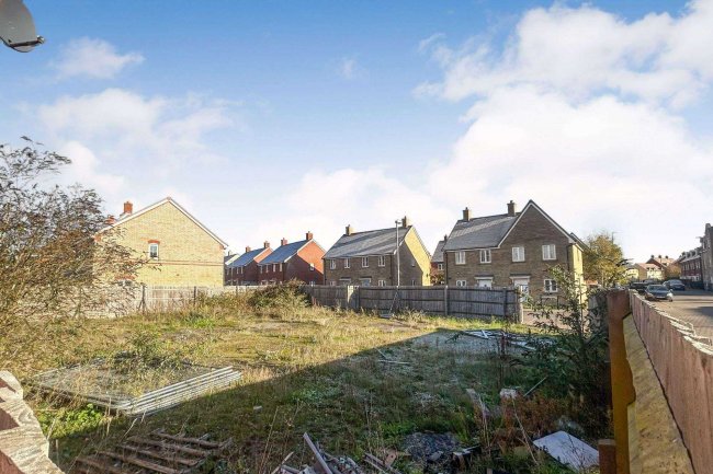 Land opposite Stotfold Library, Valerian Way, Stotfold, SG5 4NL 3