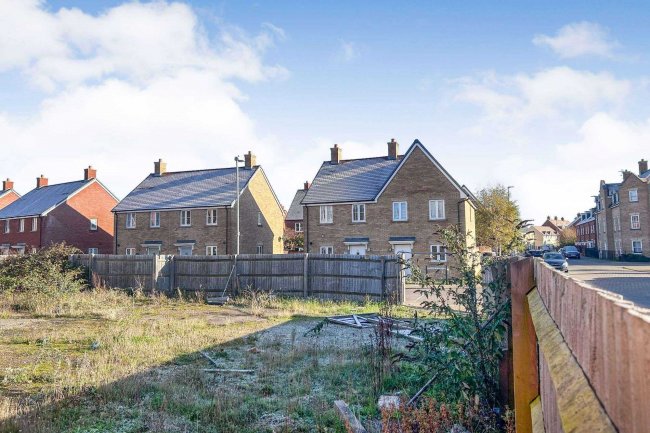 Land opposite Stotfold Library, Valerian Way, Stotfold, SG5 4NL 3