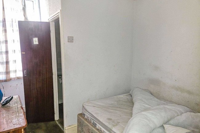 Farnborough Hotel, 13-15 Bairstow Street, Blackpool, Lancashire, FY1 5BN 10