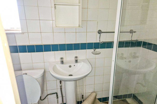 Farnborough Hotel, 13-15 Bairstow Street, Blackpool, Lancashire, FY1 5BN 10