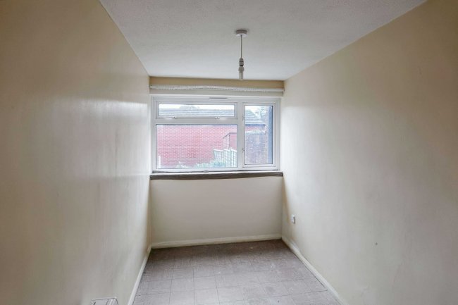 3 Ogilvie Square, Calne, Wiltshire, SN11 8NS 2