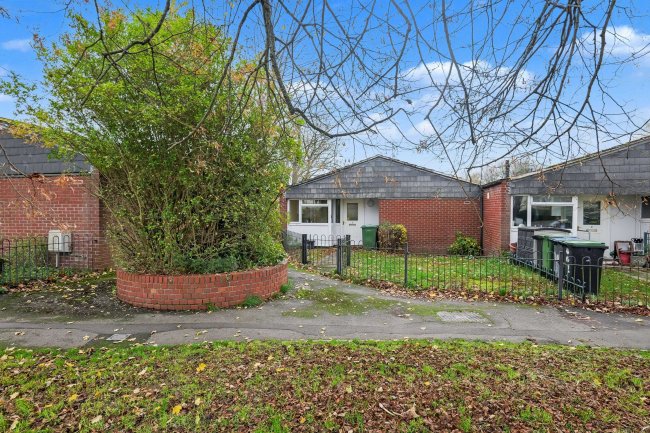 3 Ogilvie Square, Calne, Wiltshire, SN11 8NS 2