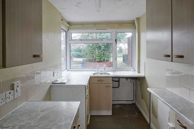 3 Ogilvie Square, Calne, Wiltshire, SN11 8NS 2