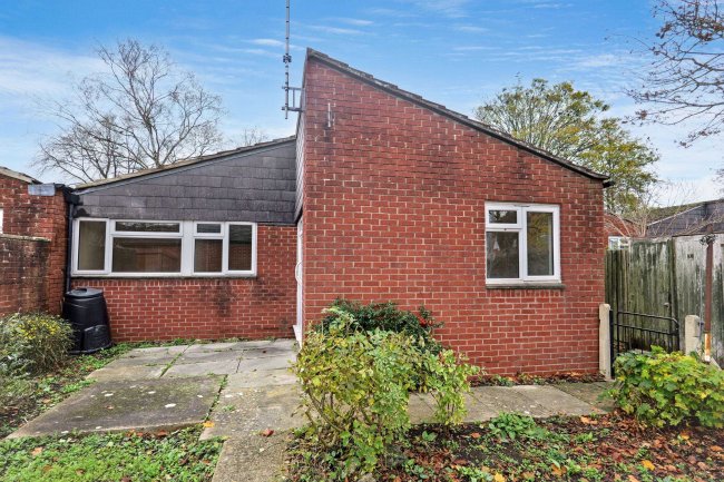 3 Ogilvie Square, Calne, Wiltshire, SN11 8NS 2