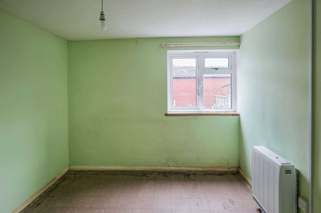 3 Ogilvie Square, Calne, Wiltshire, SN11 8NS 2