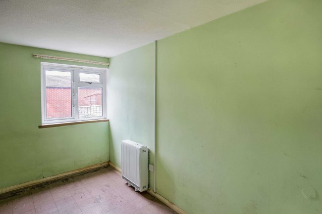 3 Ogilvie Square, Calne, Wiltshire, SN11 8NS 2