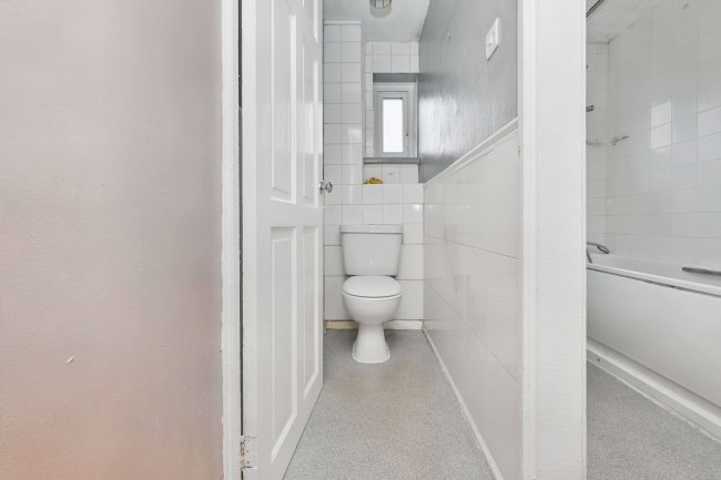 5 Milton Dene, Hemel Hempstead HP2 7PE 4