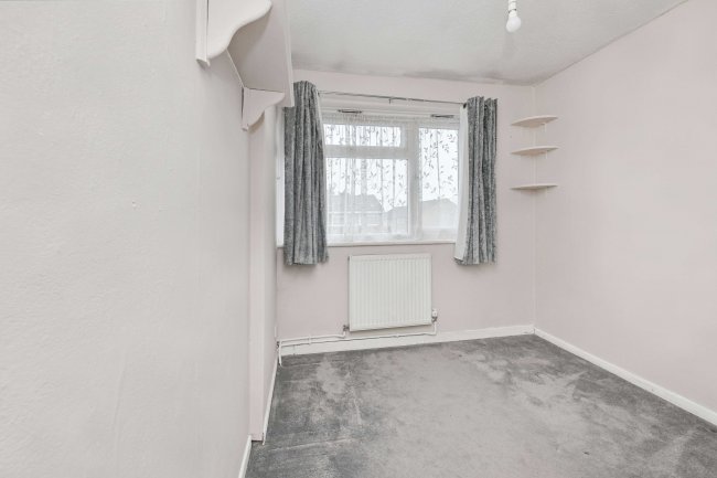 5 Milton Dene, Hemel Hempstead HP2 7PE 4