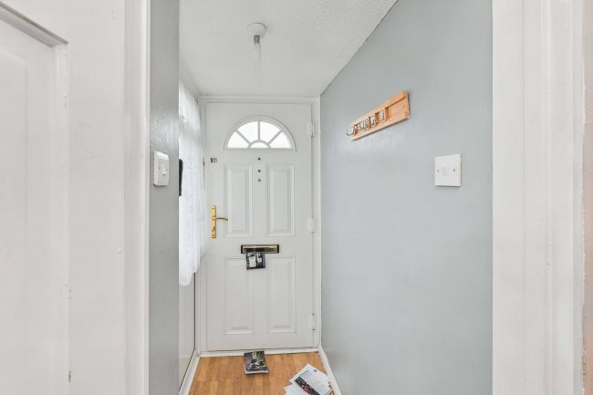 5 Milton Dene, Hemel Hempstead HP2 7PE 4