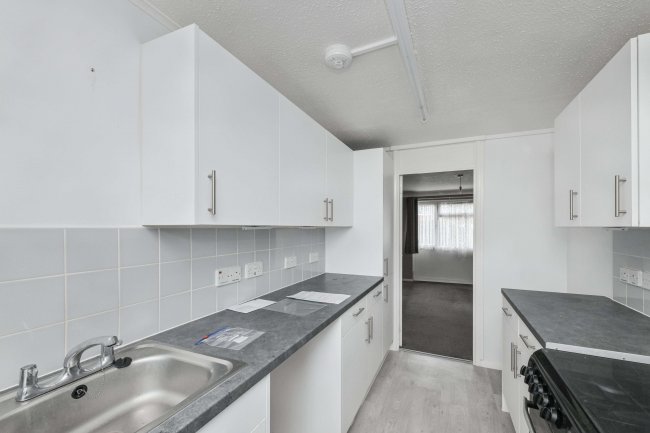 5 Milton Dene, Hemel Hempstead HP2 7PE 4