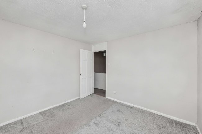 5 Milton Dene, Hemel Hempstead HP2 7PE 4