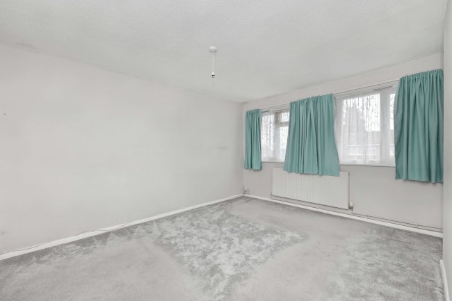 5 Milton Dene, Hemel Hempstead HP2 7PE 4