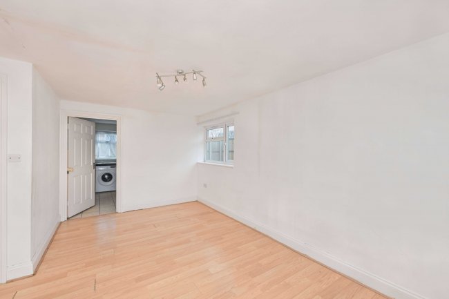 9A Fennells, Harlow, Essex, CM19 4RJ 3