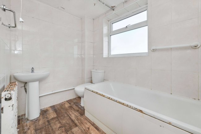 9A Fennells, Harlow, Essex, CM19 4RJ 3