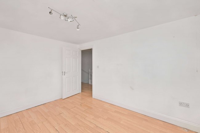 9A Fennells, Harlow, Essex, CM19 4RJ 3