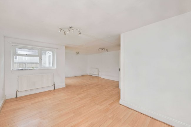 9A Fennells, Harlow, Essex, CM19 4RJ 3