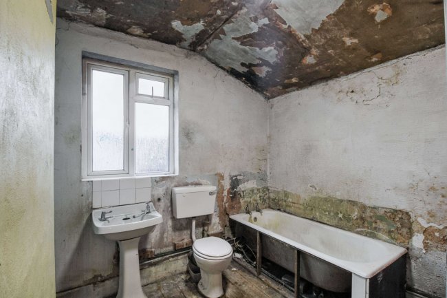 1B Boundary Road, Plaistow, London E13 9PS 7