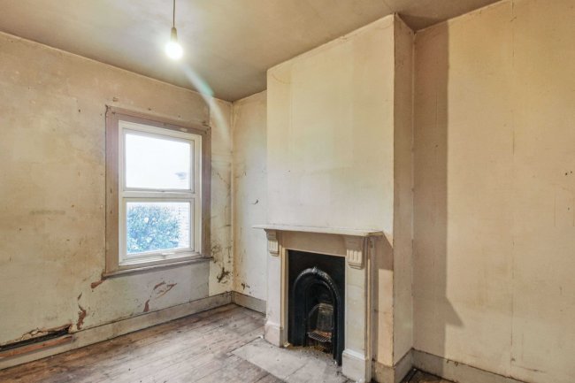 1B Boundary Road, Plaistow, London E13 9PS 7