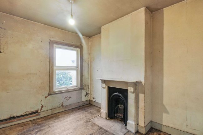 1B Boundary Road, Plaistow, London E13 9PS 7