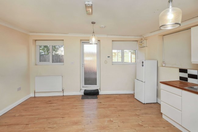 Rear Bungalow, 2 Meadow Close, Enfield, London, EN3 5PE 64