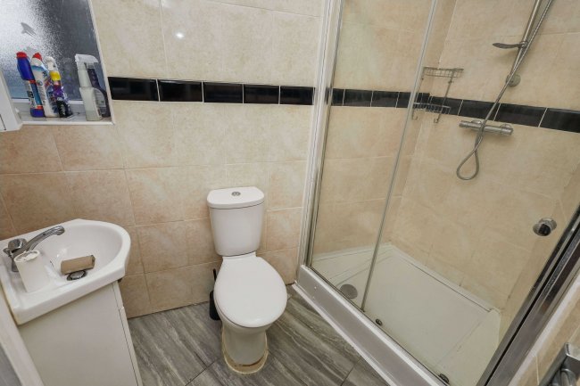 Rear Bungalow, 2 Meadow Close, Enfield, London, EN3 5PE 64