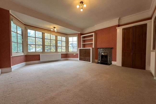 6 Birdhurst Gardens, South Croydon, Surrey, CR2 7DT 3