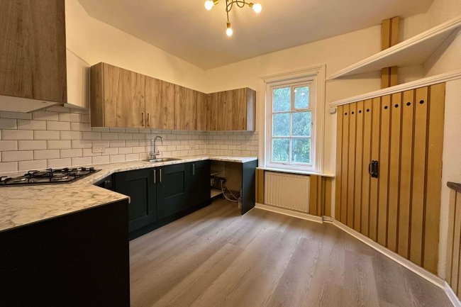 6 Birdhurst Gardens, South Croydon, Surrey, CR2 7DT 3