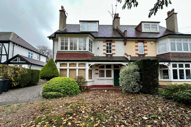 6 Birdhurst Gardens, South Croydon, Surrey, CR2 7DT 3