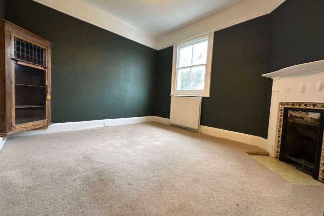 6 Birdhurst Gardens, South Croydon, Surrey, CR2 7DT 3