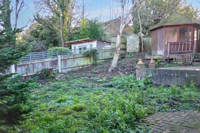 6 Birdhurst Gardens, South Croydon, Surrey, CR2 7DT 3