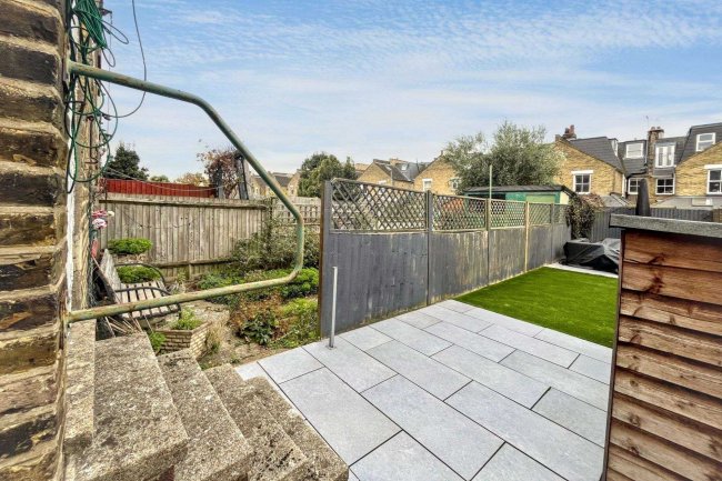 102 Swaby Road, Earlsfield, London SW18 3QZ 1