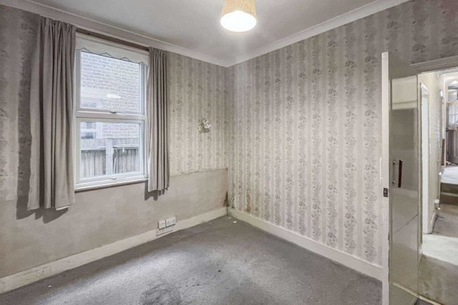 102 Swaby Road, Earlsfield, London SW18 3QZ 1