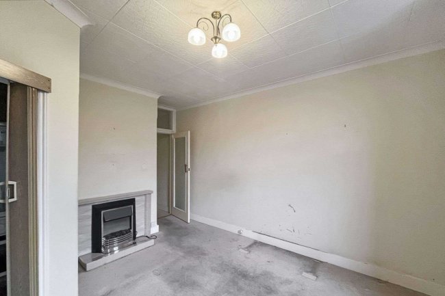 102 Swaby Road, Earlsfield, London SW18 3QZ 1