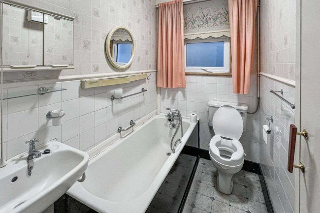 102 Swaby Road, Earlsfield, London SW18 3QZ 1