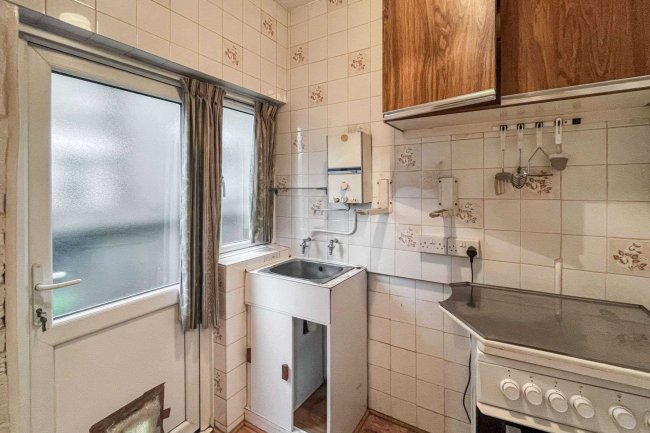 102 Swaby Road, Earlsfield, London SW18 3QZ 1