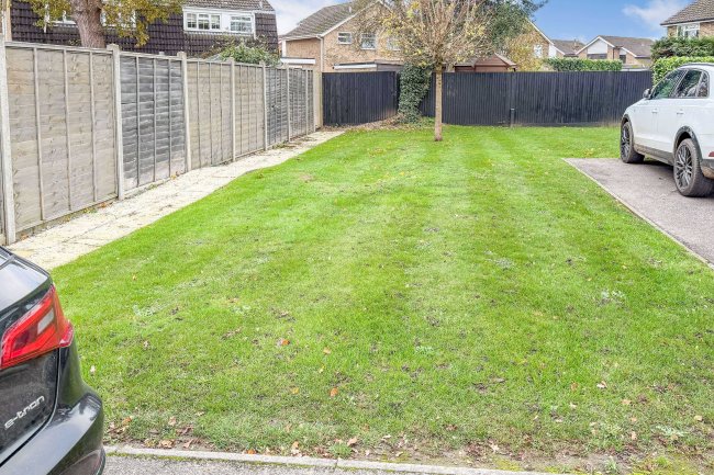 Land adjacent to 9 Meath Gardens, Horley, Surrey, RH6 8FW 9