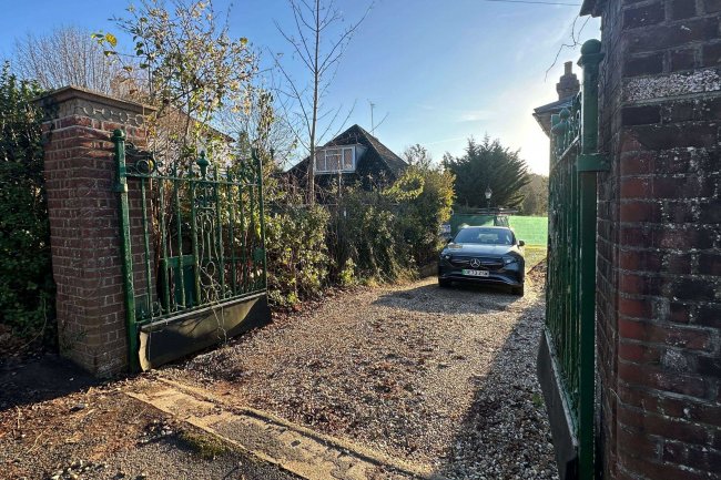 22 Marlpit Lane, Coulsdon, Croydon, CR5 2HB 1