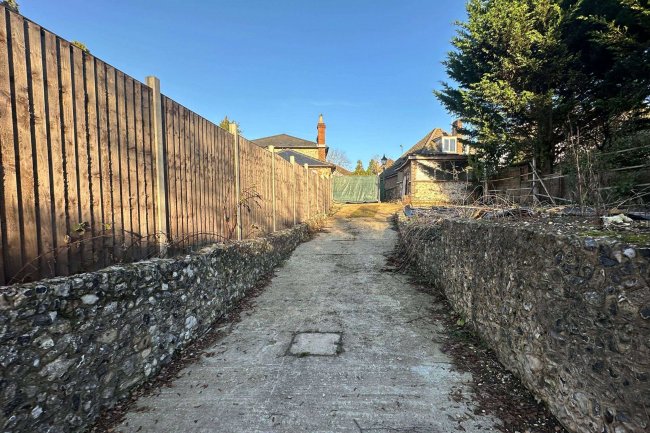 22 Marlpit Lane, Coulsdon, Croydon, CR5 2HB 1